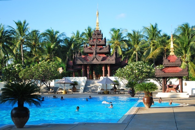Mandalay-Hill-Resort-pool.JPG
