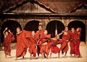 myanmar-monks