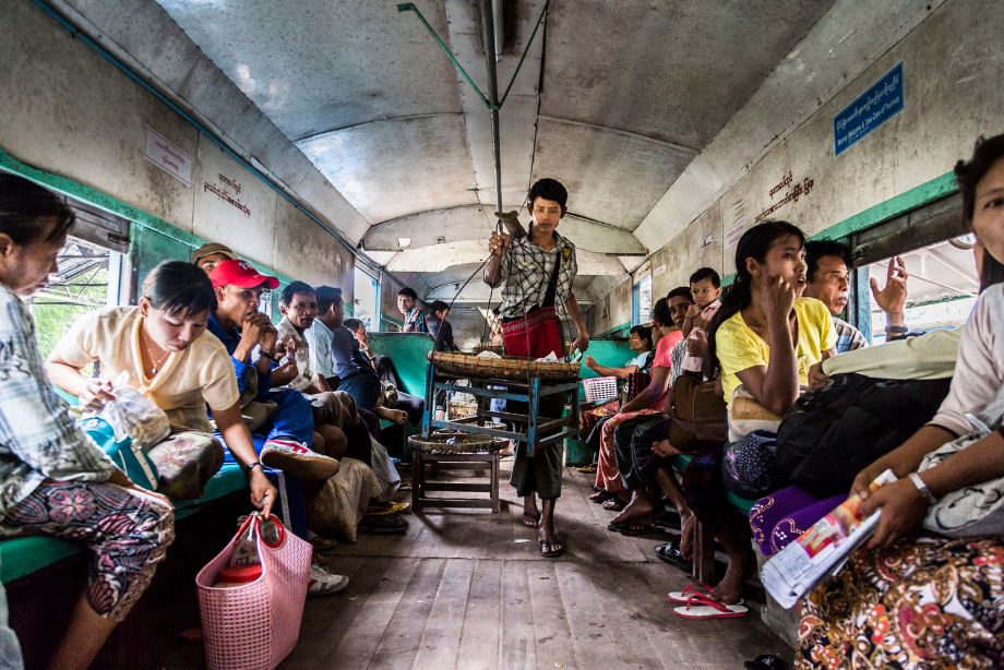 yangon-train.JPG